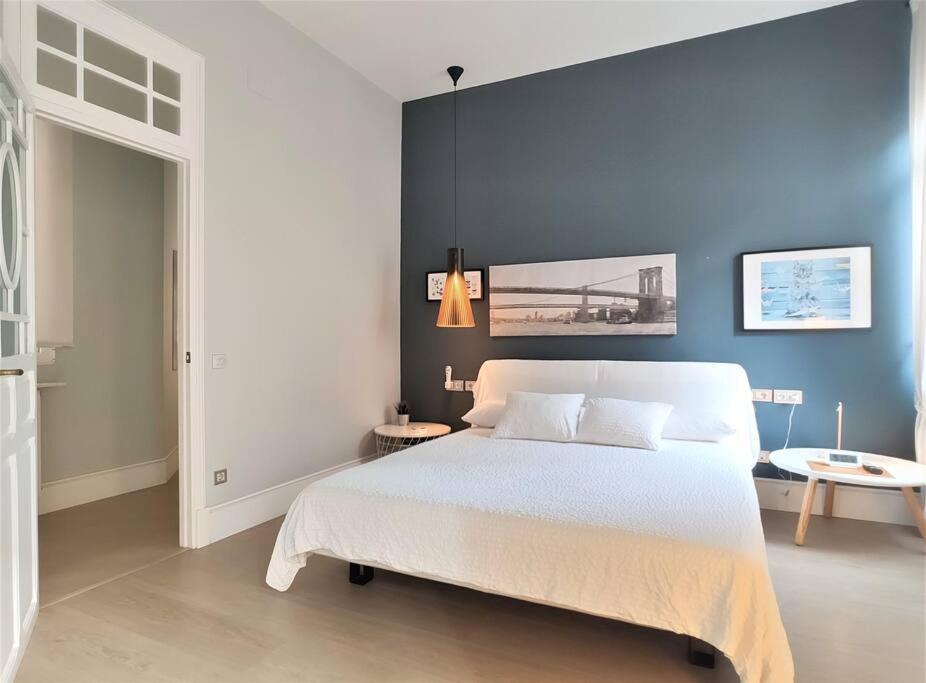 Suite De Lujo Frente Al Mercado Colon. Only Adults Валенсия Екстериор снимка