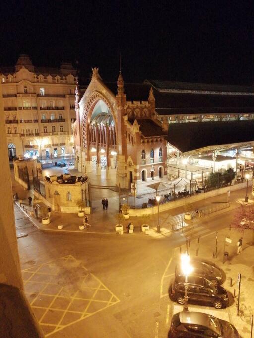 Suite De Lujo Frente Al Mercado Colon. Only Adults Валенсия Екстериор снимка