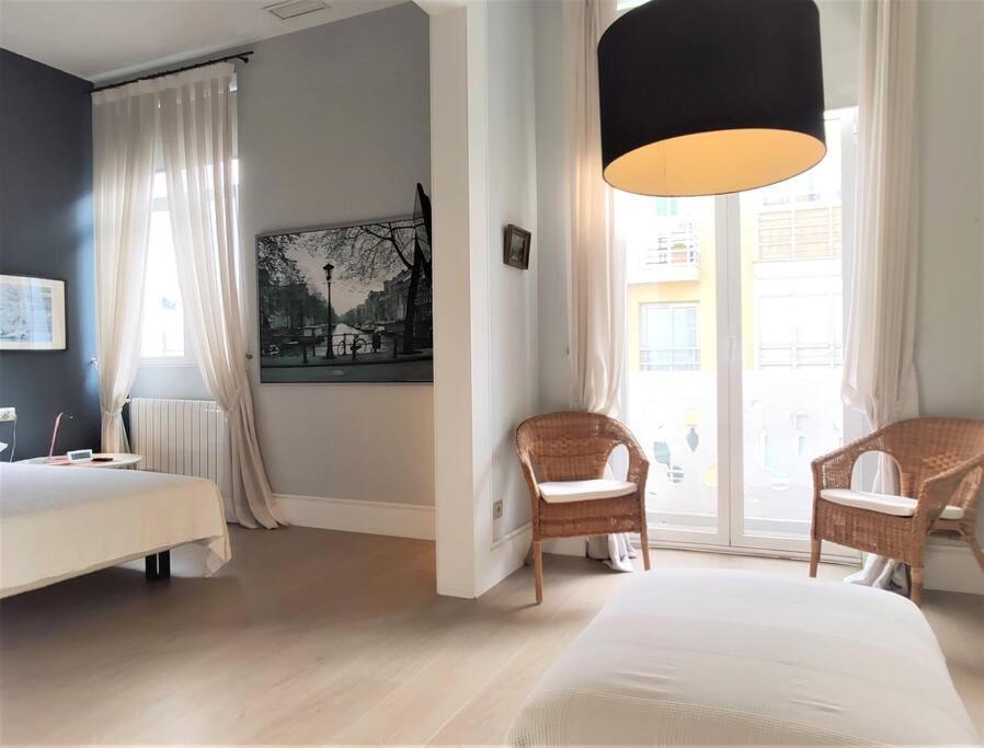 Suite De Lujo Frente Al Mercado Colon. Only Adults Валенсия Екстериор снимка